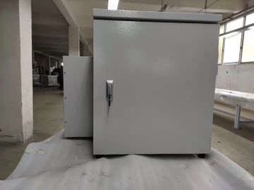 armário exterior laminado 12U da rede do aço IP55 com condicionador de ar